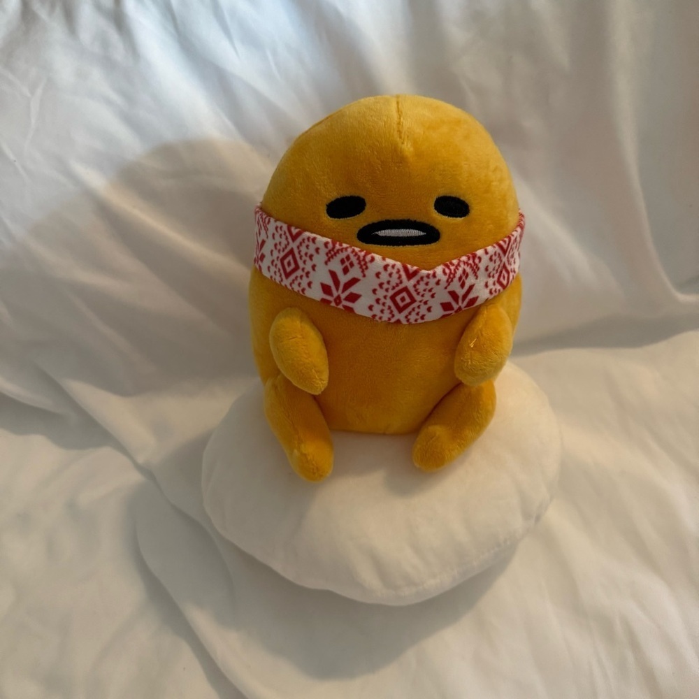 EUC Sanrio 2022 Gudetama Plush The Lazy Egg w/ Christmas Holiday Scarf Plush